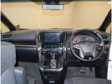 オシャレなインテリアで運転する気分も盛り上がりますよね^^