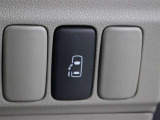 運転席からも操作ができる電動スライドドアです!乗り降り便利なうれしい装備です。