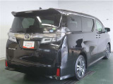 沢山乗れるのがこの車の魅力!2台で移動しないと・・・なんて時もこの車なら1台で!大活躍です♪