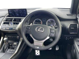 上質で落ち着いた印象のインパネ。視界も広々で運転しやすいです。