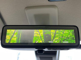 【デジタルルームミラー】後席の大きな荷物や同乗者で後方が確認しづらい時でも安心!カメラが撮影した車両後方の映像をルームミラー内に表示。クリアな視界で状況の確認が可能です!