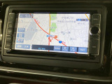 スマートフォン感覚で使いこなせるタッチディスプレイや、自然な対話で目的地を設定できる音声認識機能に対応したAVナビゲーションシステムです。ETC2.0と連動したリアルタイム交通情報も受信します。