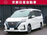 ご家族の方にぴったりな両側オートスライドドアを装備しております。お買い物に両手がふさがってしまう際も自動でドアの開閉が可能なためとても便利です。
