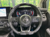 【純正革巻きステアリング】上質な革を使用することで、手にしっかり馴染みとても運転しやすいハンドルです♪