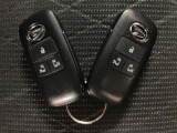 電子カードキーを携帯していれば、ドアハンドルやバックドアのリクエストスイッチを押すだけでドアの施錠・解錠が出来ます♪もちろん 遠隔操作も可能です!盗難防止のイモビライザー機能装備ですよ ☆
