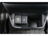 スマートフォンなどの音楽再生が可能なUSB接続ジャック装備車両です♪♪♪