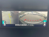 【フロント&サイドカメラ】ドライバーから見にくい死角部分を映像で確認できる前方と左側面にカメラを装着。見通しがきかない場所や住宅密集地などを運転することが多い人におすすめの安心装備です。
