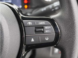 ◆アダプティブクルーズコントロール◆予め設定した車速内でクルマが自動的に加減速。前走車との適切な車間距離を維持しながら追従走行します。【LKAS】車線維持支援システムでステアリング操作を支援。