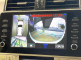 【パノラミックビューモニター】専用のカメラにより、上から見下ろしたような視点で360度クルマの周囲を確認することができます☆死角部分も確認しやすく、狭い場所での切り返しや駐車もスムーズに行えます。