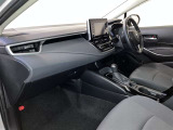 運転席周りのレイアウトをご覧ください。ナビゲーションが綺麗に装着されすっきり収まってますね!
