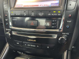 オートエアコンを装備しています。車内温度を感知して自動で温度調整をしてくれるのでいつでも快適な車内空間を創り上げます!モダンなデザインが車内のおしゃれ感をアップさせています!(^^)!