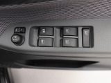 パワーウィンドゥ 運転席ドアスイッチ照明付です。電動格納ミラーも手元でワンモーションで可能です。