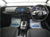 運転にかかわる様々な操作を安全に行えるように視点移動が少なく、操作性に配慮されたスイッチ類が凝縮されたコクピットです。