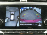 自車を真上から見下ろすように映し出すので周囲の状況が分かるアラウンドビューモニター搭載。フロントカメラとしても使用できます。車庫入れなど苦手な人の頼りになる助っ人です。
