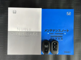 スマートキーは鍵をバッグに入れたままでもドアロックの開閉やエンジンのON・OFFができます。夜間や雨の日も鍵を探さなくて良いので便利です。