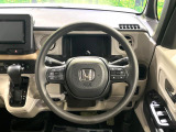 インテリアに合わせたデザインのステアリングは、運転される方のことも考え、運転しやすい形状、大きさです。是非一度、実際に触ってお確かめください。