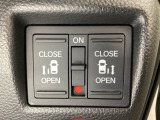 リアドアは乗り降りに便利な両側電動スライドドアです。また運転席に座っていながらスイッチ操作で自在にスライドドアを開け閉めできます。