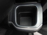 【カップホルダー】エアコン吹き出し口下部に設置されていますので使いやすさバッチリ!運転席から手の届くちょうどの位置です!