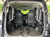 普段のお買い物や通勤、送迎等に十分な荷室スペースを確保しております。セカンドシートを倒すと、大きな荷物の積載も可能です♪