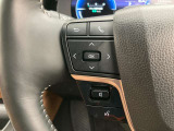 運転中、オーディオの操作をしてて、ハッとしたことはありませんか?ステアリングスイッチは、運転中でもハンドルでオーディオの操作が可能です。安全なドライブをサポートします。