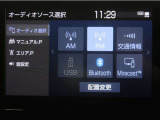 ディスプレイオーディオを装備。スマートフォンと車を繋ぐことで、これまでのナビに加えて色々なサービスが楽しめます。