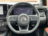 本革巻きステアリングでプロパイロット搭載です。高速道路の運転が楽になります。