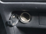 専用ソケットをご用意して頂くとスマートフォン等の充電が出来、便利です。