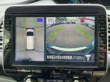 【アラウンドビューモニター】周囲を見渡せる映像で、スムースな駐車をサポートします