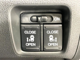 【両側パワースライドドア】スマートキーや運転席のスイッチで後席両側スライドドアの開閉が可能♪電動だから力を入れてドアを開ける必要が無く、小さなお子様でも簡単に開け閉めでき快適です♪