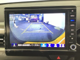 バックモニター付きで、車庫入れやバック時の後方確認をサポート。