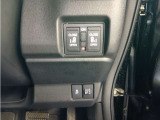 両側電動スライド