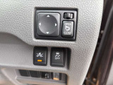 運転席右下のスイッチで各機能の切り替えや操作ができます。