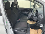 運転席まわりです。実際に座ってみて、乗り心地を体験してみてください。
