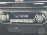 オートエアコンで温度設定ラクラク。