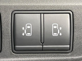 【両側パワースライドドア】スマートキーや運転席のスイッチで後席両側スライドドアの開閉が可能♪電動だから力を入れてドアを開ける必要が無く、小さなお子様でも簡単に開け閉めでき快適です♪