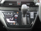 無段変速が魅力のCVT車です♪発進から加速までアクセルを一定にして走ることで滑らかに走ります♪車内も静かで振動もごくわずか!CVT車もATの一種なので、もちろんAT限定免許で運転OKです♪