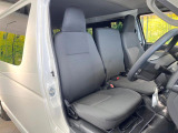 運転席シート廻りは使用感も少なく、良好な状態となっています。前オーナー様が丁寧に使っていたことがよくわかりますね。