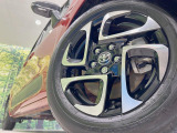 【純正オプション15インチアルミホイール】純正オプションホイールを装着。走行性能の向上に加え、外観もよりスタイリッシュになっています。