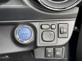 【電動格納ミラー】運転席のスイッチで、ドアミラーの開閉や角度の調整ができます。
