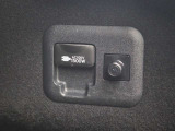 便利なアクセサリーコンセント(AC100V・1500W)が装備されています。ハイブリッドカー特有の大容量の電気エネルギーによりアウトドアシーンや停電などの非常時に便利な機能です。