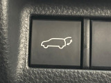 【パワーバックドア】スマートキーや運転席のボタンを押すだけでリアゲートが自動で開閉します!荷物を持っている時や、高い位置にあるバックドアを閉める際に便利な機能です♪