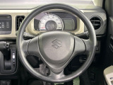 インテリアに合わせたデザインのステアリングは、運転される方のことも考え、運転しやすい形状、大きさです。是非一度、実際に触ってお確かめください。
