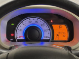 【メーターまわり】ドライバーから見やすい位置にあって安全運転に寄与します。メーターも見やすくてシンプルなデザインになっております。