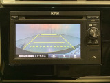 車内は光触媒抗菌消臭施工済です。スタイリッシュなデザインで暖かみのあるインパネ周りを演出します。グローブボックスやカップホルダーのほかにトレーなどたくさんの収納スペースが装備されています。