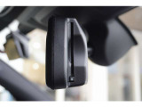 BMW純正のミラー一体型ETC車載器を装備しています。運転席からの視界を遮ることなく、インテリアの洗練されたデザインを損なわないスマートな配置が特徴です。