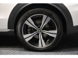 メルセデスの認定中古車「サーティファイドカー」では、万一お車が故障した場合も、ご購入後1年間もしくは2年間※は走行距離にかかわらずメルセデス・ベンツ正規サービスネットワークで無料修理いたします