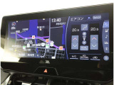 純正ナビを装備。タッチパネル式で使いやすく、お出かけもラクラクです。