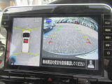 【アラウンドビューモニター装備】 バックカメラによる後方の確認だけでなく4つのカメラで真上から見ている様に周囲360度を写し出し、自車周辺の詳細な状況を確認出来ます。狭い場所での取り回しも安心です。
