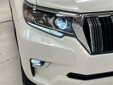消費電力が少なく長寿命のLEDヘッドライトとLEDフォグ!汚れても点灯中にキレイにしてくれるレンズウォッシャー付!