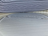 ルーフに、1cm〜5cmほどのへこみが複数ある車両となっております。